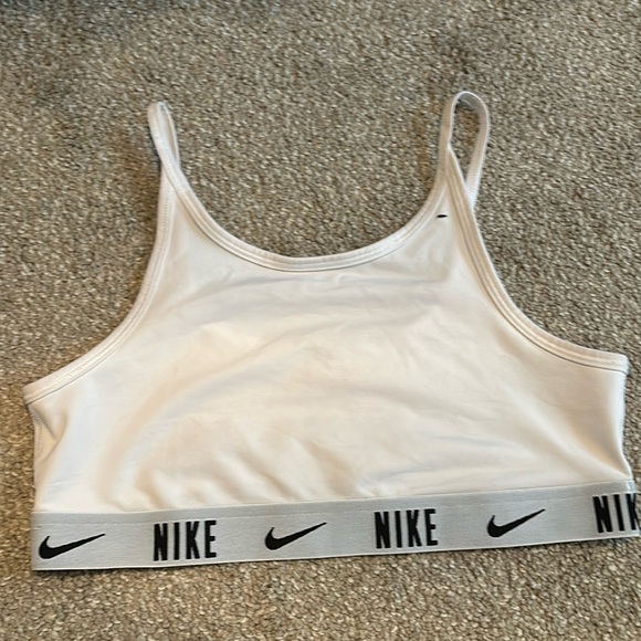 BUNDLE OF BRAS - Picture 1 of 7